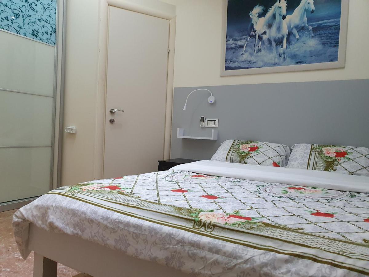 Ezore Yam Apartmens - Elmali'Akh St. 4 Бат-Ям Екстер'єр фото